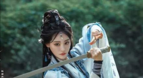 《永夜星河》祝緒丹出圈，劇內(nèi)外反差巨大，閆妮賽道再添一員大將