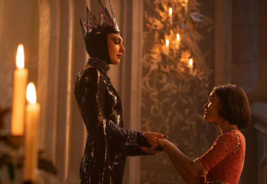 真人《白雪公主》剧照 邪恶王后、公主身高差揭晓