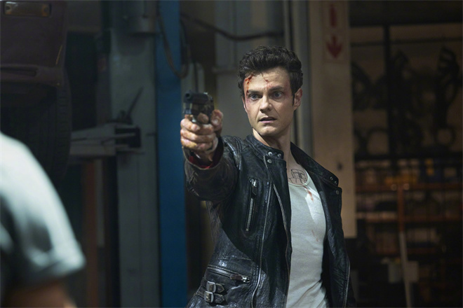 《无痛凯恩》曝特别预告 社畜肉身扛伤救爱复仇！