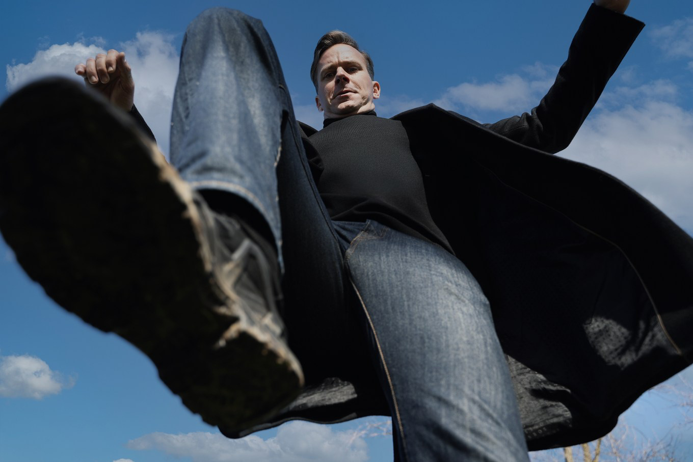 艾米·汉莫《黑暗骑士》首曝剧照 克罗地亚热拍中！