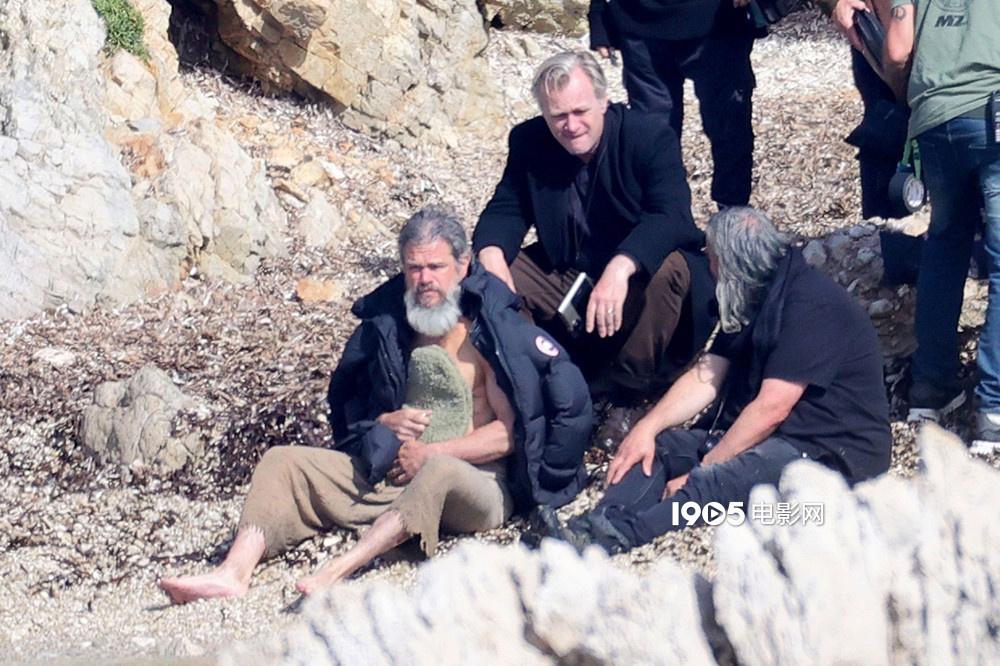 《奥德赛》路透!54岁马达腹肌瞩目 赞达亚现身