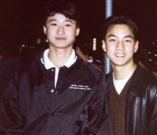 吴彦祖晒与吴京30年前合影 被喊话:那咱合作一把