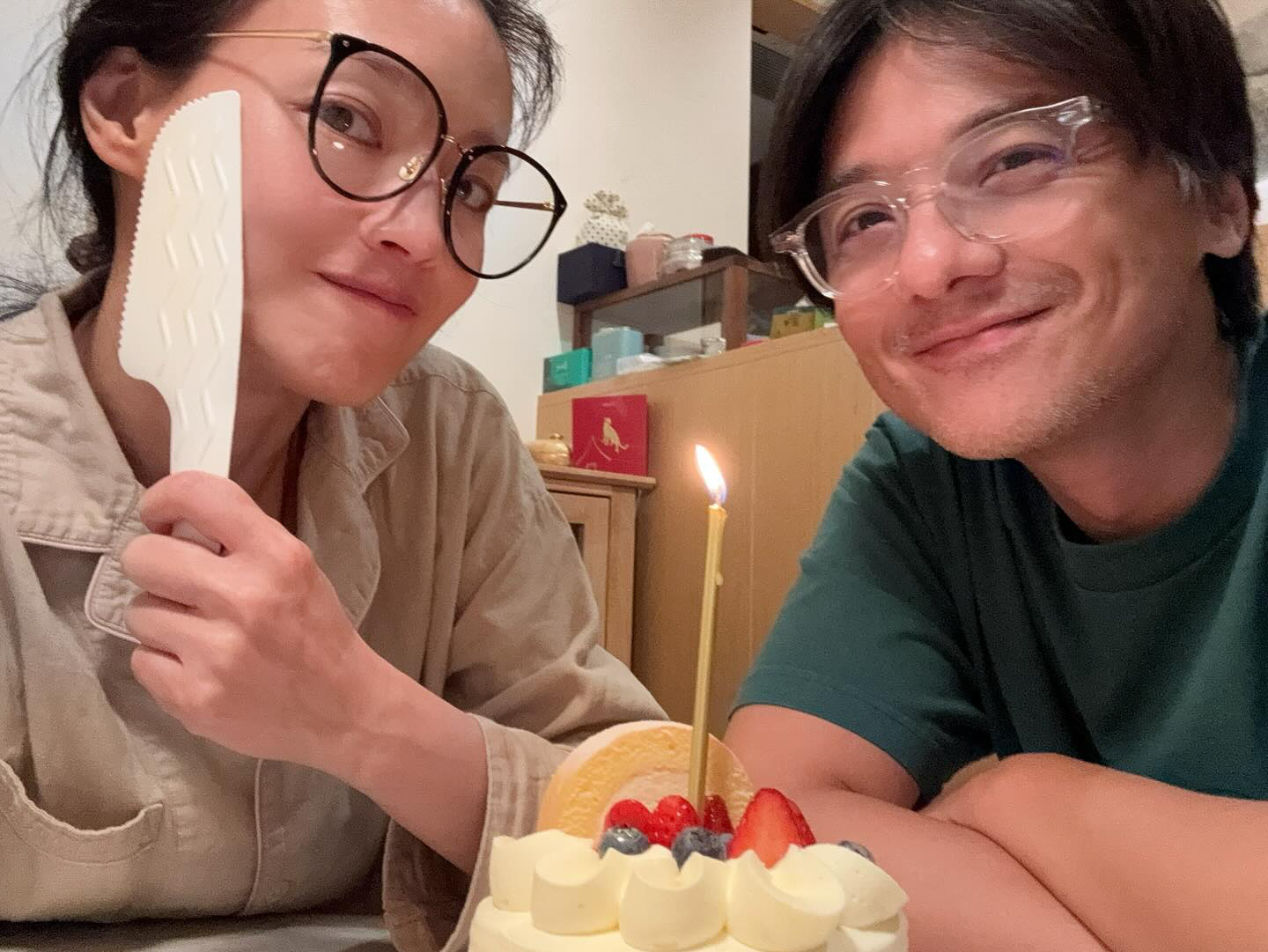 舒淇甜蜜同框老公冯德伦庆祝49岁生日:我说了算