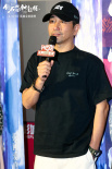 《鉆石照耀鐘鼓樓》海報(bào) 沙寶亮演繹搖滾老炮兒