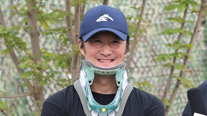 影武堂与中戏合作启幕 吴京意外受伤戴沈腾脖套