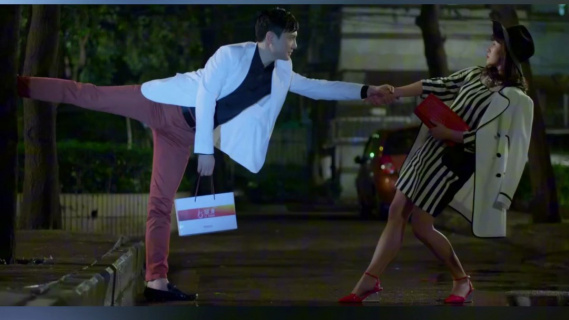 沈腾送马丽回家 意外上演高难度动作