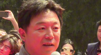 黃渤回母校北電領(lǐng)獎(jiǎng) 當(dāng)時(shí)在學(xué)校里練的晨功 今天聽到回聲了