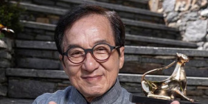 成龍獲頒“終身成就金豹獎(jiǎng)”