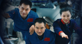 把宇宙带上银幕！《窗外是蓝星》发布终极预告