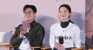 辛芷蕾谈《日掛中天》获奖 黄渤高叶等助阵首映