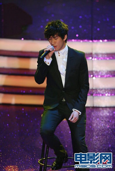 李治廷献唱《岁月神偷》主题曲《岁月轻狂》