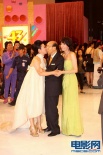 TVB臺(tái)慶亮燈儀式邵逸夫獲香吻 眾花旦爭(zhēng)寵斗艷