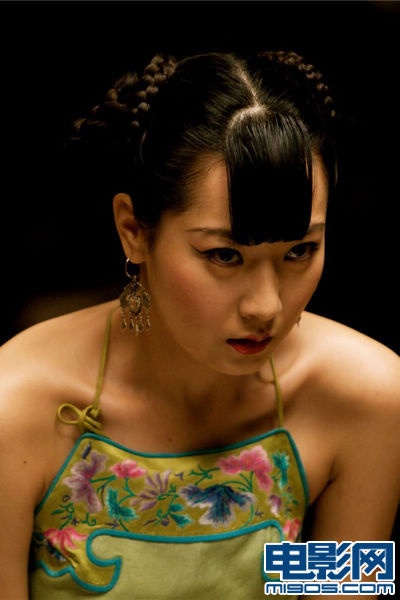 葛优《让子弹飞》情挑三美 白冰肚兜出镜遭强吻(4)_华语_电影网_1905.