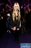 MTV欧洲大奖麦莉险走光 泰勒烈焰红唇抢尽风头