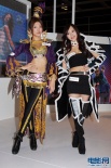 嫩模迎圣誕玩轉(zhuǎn)Cosplay 變性感小惡魔火辣誘人